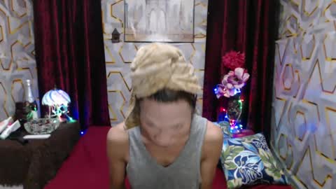 Snapshot of bigthickcock69xx chatting on 01/28/25, 10:23 sophia online show from 01/28/25, 10:23