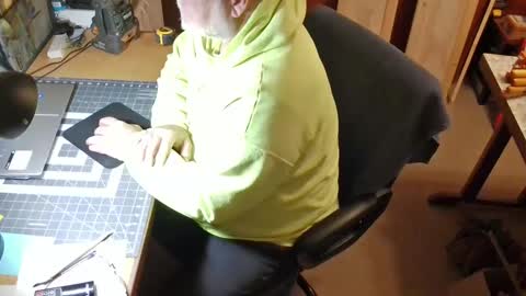 Snapshot of bigthump9999 chatting on 12/20/24, 01:47 bigthump9999 online show from 12/20/24, 01:47