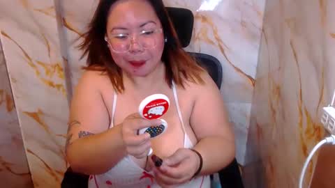 Snapshot of bigtitshotmom chatting on 04/03/26, 09:07 MARJ online show from 04/03/26, 09:07