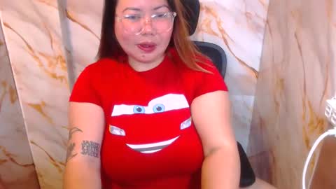 Snapshot of bigtitshotmom chatting on 04/06/26, 09:10 MARJ online show from 04/06/26, 09:10