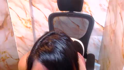 Snapshot of bigtitshotmom chatting on 05/08/26, 09:03 MARJ online show from 05/08/26, 09:03