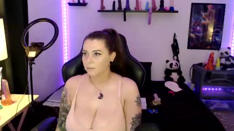 Snapshot of bigtittedtattedlesbian chatting on 06/24/26, 10:31 Nichole lights online show from 06/24/26, 10:31