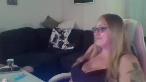 Snapshot of bigtittyboatboo chatting on 10/03/25, 01:13 Mountain Mama online show from 10/03/25, 01:13
