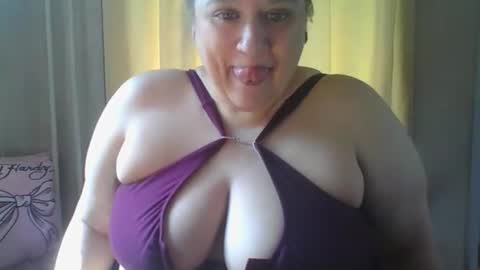 Snapshot of bigwheeliestyle chatting on 04/12/26, 03:50 Lady of the WHEEL online show from 04/12/26, 03:50