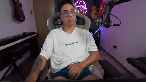 bigxboy96 online show from 02/18/25, 04:04