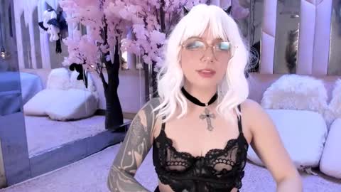 Snapshot of biizzy_noar chatting on 11/04/25, 01:43 Biizzy online show from 11/04/25, 01:43