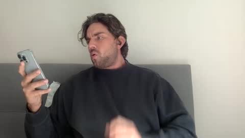 bikdig1 online show from 11/04/25, 12:48