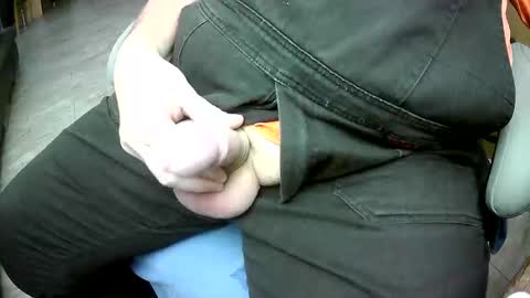 Snapshot of bikeman17 chatting on 12/23/25, 10:24 bikeman17 online show from 12/23/25, 10:24