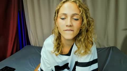 Snapshot of biki_sensual chatting on 06/07/26, 01:54 hi soy natural girl biki online show from 06/07/26, 01:54