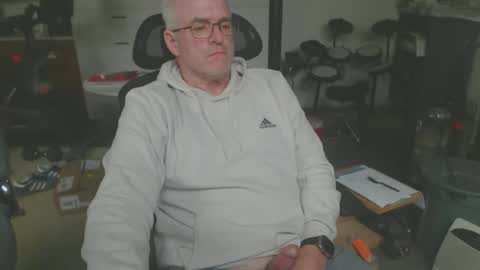 Snapshot of billp750876 chatting on 04/26/26, 02:48 billp750876 online show from 04/26/26, 02:48