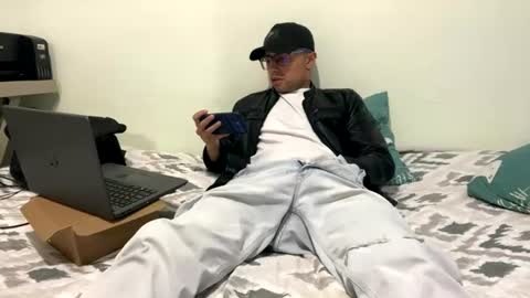 Snapshot of billy_magteo chatting on 07/27/26, 01:23 billy_magteo online show from 07/27/26, 01:23