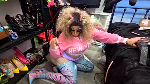 Snapshot of bimbogiga chatting on 12/23/25, 05:49 bimbogiga online show from 12/23/25, 05:49