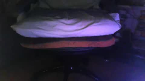 binder2122 online show from 05/08/26, 05:51