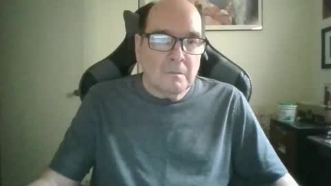 Snapshot of bink195234 chatting on 11/14/25, 06:39 Bink195234 online show from 11/14/25, 06:39
