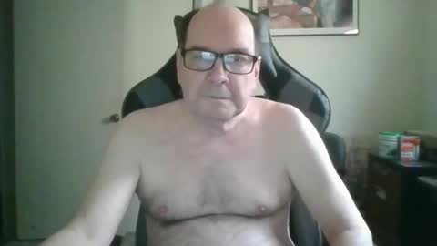 Snapshot of bink195234 chatting on 12/18/25, 04:35 Bink195234 online show from 12/18/25, 04:35