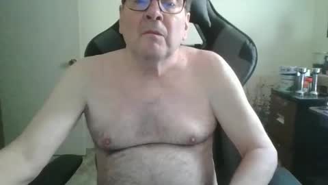 Snapshot of bink195234 chatting on 04/27/26, 05:44 Bink195234 online show from 04/27/26, 05:44
