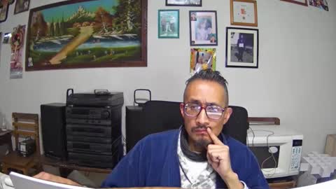 Snapshot of bisexmangenx chatting on 12/18/25, 08:09 Manu O online show from 12/18/25, 08:09