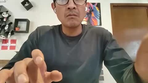 Snapshot of bisexmangenx chatting on 04/05/26, 07:33 Manu O online show from 04/05/26, 07:33