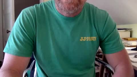 Snapshot of bisonbar chatting on 04/12/26, 08:03 BisonBar online show from 04/12/26, 08:03