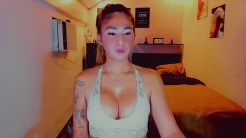 Snapshot of bitchcommanderstella chatting on 04/23/26, 10:23 3 online show from 04/23/26, 10:23