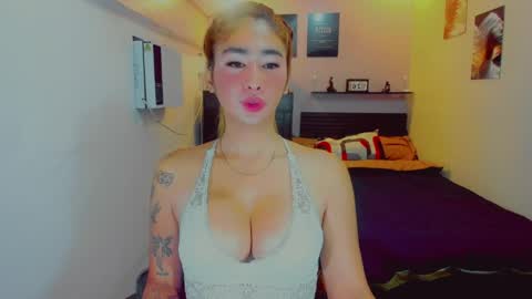 Snapshot of bitchcommanderstella chatting on 04/26/26, 06:16 3 online show from 04/26/26, 06:16