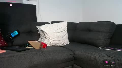 Snapshot of bizarrelovetriangle chatting on 02/13/25, 04:22 Jenn online show from 02/13/25, 04:22