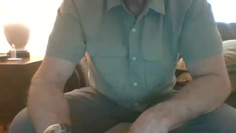 Snapshot of bizzybeejc chatting on 10/18/25, 07:03 bizzybeejc online show from 10/18/25, 07:03