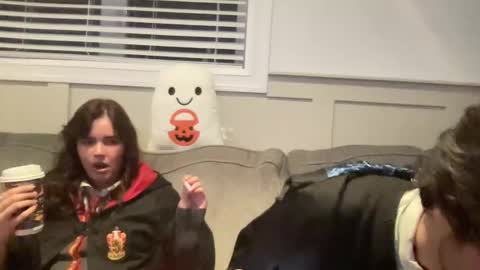 Snapshot of bkws985 chatting on 10/26/25, 02:28 bkws985 online show from 10/26/25, 02:28