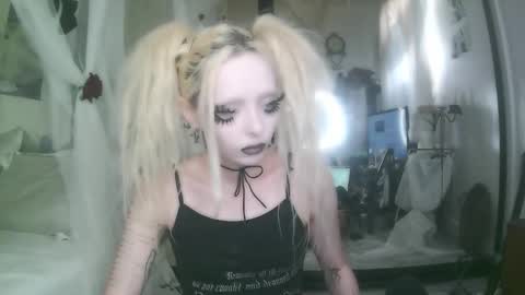 vampire fang  online show from 12/17/25, 10:16