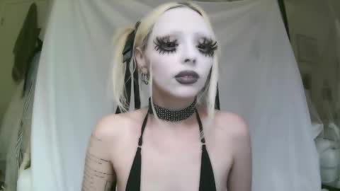 vampire fang  online show from 02/17/26, 08:04