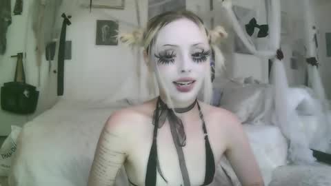vampire fang  online show from 06/03/26, 10:15