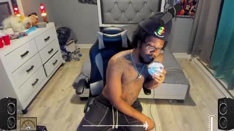 Snapshot of blaccanalmatters chatting on 02/19/25, 11:57 Plant Base Streamers From Pennsylvania online show from 02/19/25, 11:57