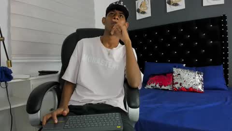 Snapshot of black_boy_22cm chatting on 02/16/25, 02:09 boy online show from 02/16/25, 02:09