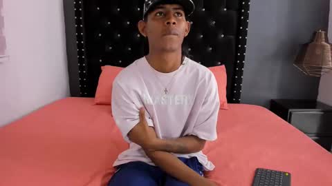 Snapshot of black_boy_22cm chatting on 02/23/25, 02:29 boy online show from 02/23/25, 02:29