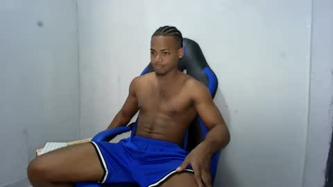 Snapshot of black_dicck chatting on 04/18/26, 03:27 tu morenito online show from 04/18/26, 03:27