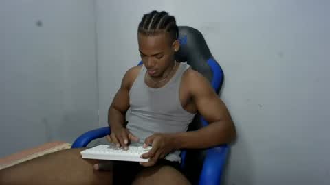 Snapshot of black_dicck chatting on 06/26/26, 02:32 tu morenito online show from 06/26/26, 02:32