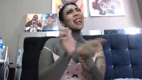 karenth soto online show from 12/21/24, 01:32