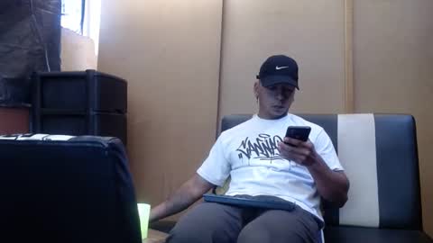 Snapshot of black_hot26 chatting on 12/12/24, 02:33 black_hot26 online show from 12/12/24, 02:33