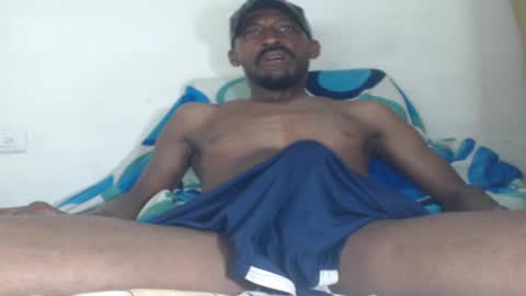 Snapshot of black_latin2728 chatting on 02/17/25, 04:42 alexander online show from 02/17/25, 04:42