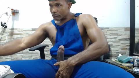 Snapshot of black_latino6 chatting on 11/04/25, 08:19 black_latino6 online show from 11/04/25, 08:19