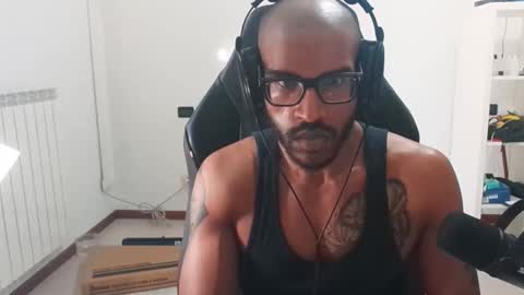 Snapshot of black_lollipop chatting on 03/08/26, 02:54 Master online show from 03/08/26, 02:54