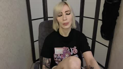 Snapshot of black_orchides chatting on 04/06/26, 08:26 Emily online show from 04/06/26, 08:26