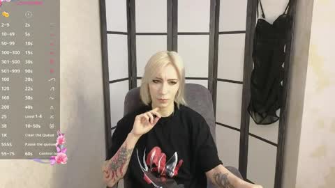 Snapshot of black_orchides chatting on 04/20/26, 08:28 Emily online show from 04/20/26, 08:28