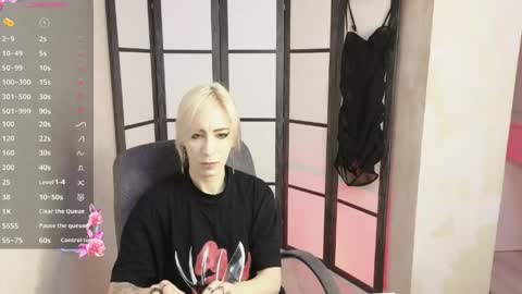 Snapshot of black_orchides chatting on 04/22/26, 08:28 Emily online show from 04/22/26, 08:28