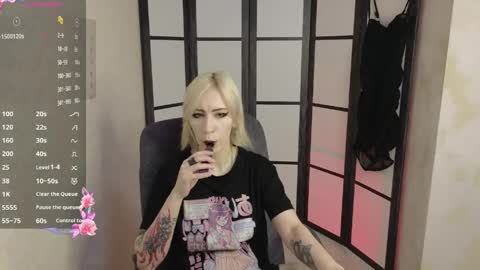 Snapshot of black_orchides chatting on 04/26/26, 08:23 Emily online show from 04/26/26, 08:23