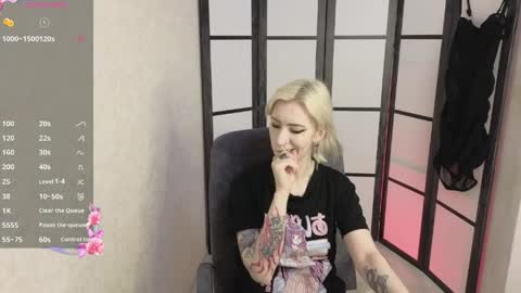 Snapshot of black_orchides chatting on 04/27/26, 08:23 Emily online show from 04/27/26, 08:23