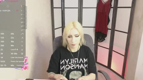 Snapshot of black_orchides chatting on 05/18/26, 08:20 Emily online show from 05/18/26, 08:20