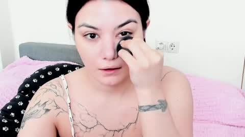 Snapshot of black_pant3r chatting on 04/18/26, 02:37 Mon Mon online show from 04/18/26, 02:37