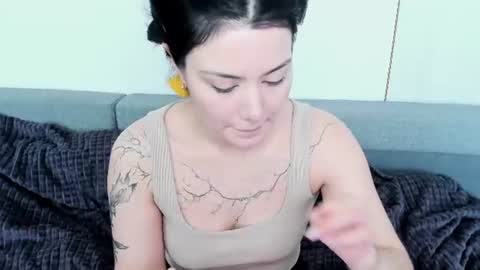 Snapshot of black_pant3r chatting on 06/10/26, 04:12 Mon Mon online show from 06/10/26, 04:12
