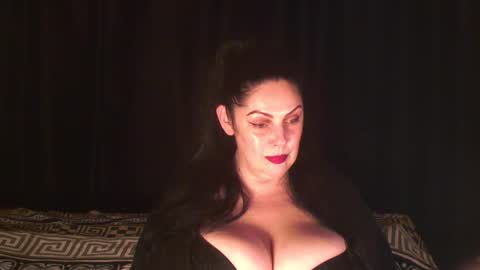 Sarah online show from 10/10/25, 10:09